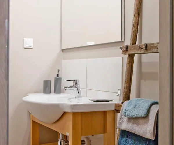 Lesna Przystan Nyaraló